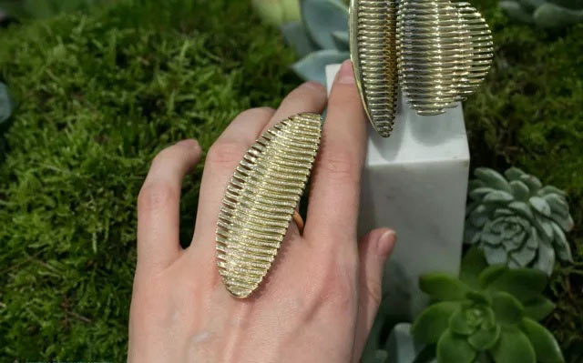 扎哈与乔治·杰生（Georg Jenson）的作品薄片（Lamellae）系列
