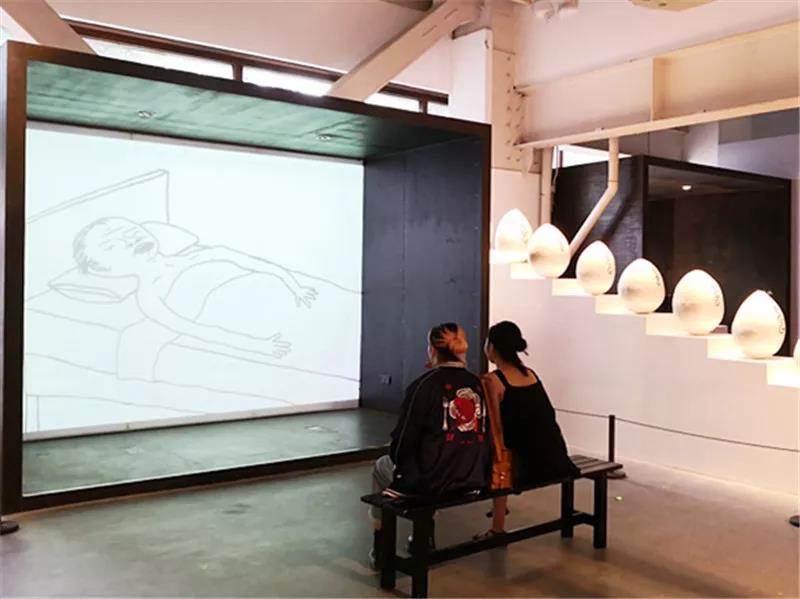 参观“乱了乱了 大卫 · 史瑞格里展”