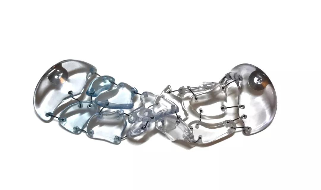 连接 Connection 胸针  from C2 Jewellery/Chun CHENG