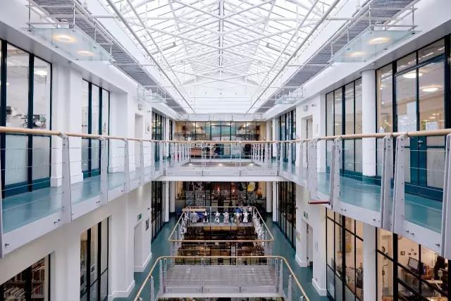英国伯明翰城市大学珠宝学院内景