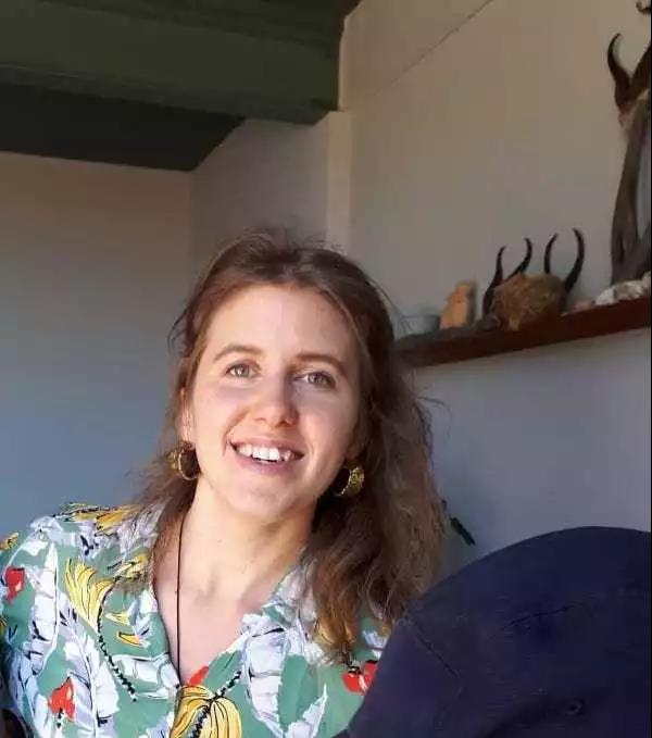 Gussie van der Merwe是一位南非当代首饰艺术家