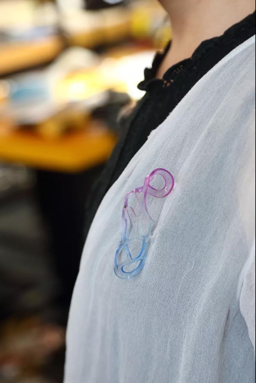 亚克力晕染首饰工坊成品佩戴图