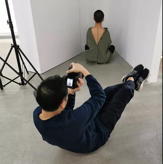 正在拍照的陈祺纬