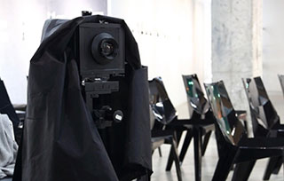Portraits in a corner: 致敬伟大摄影师欧文·佩恩——陈祺伟黑白肖像摄影展昨晚开