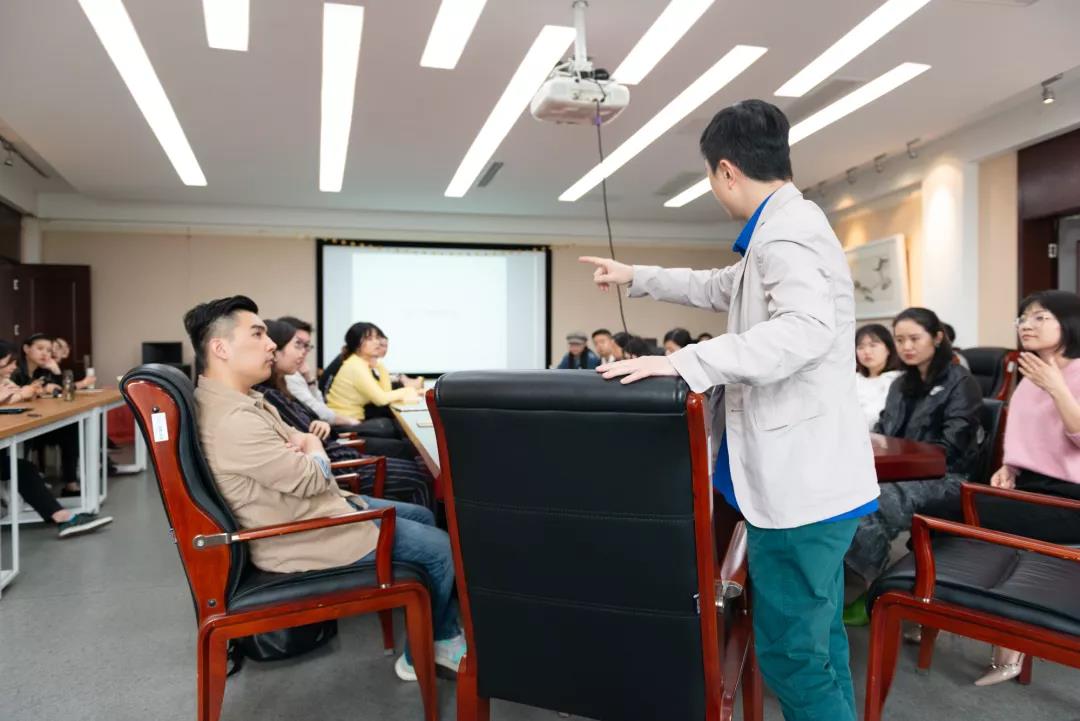 姜节泓教授在南京师范大学举行了一场学术讲座
